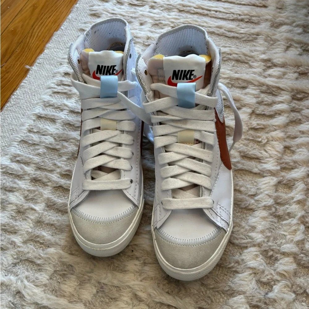 Nike blazers White and Brown High-Top Sneakers - Picture 6 of 9
